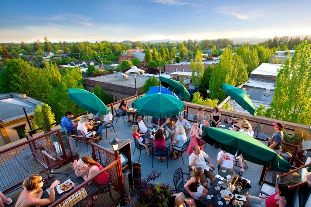 Mcmenamins Hotel Oregon McMinnville Exterior foto