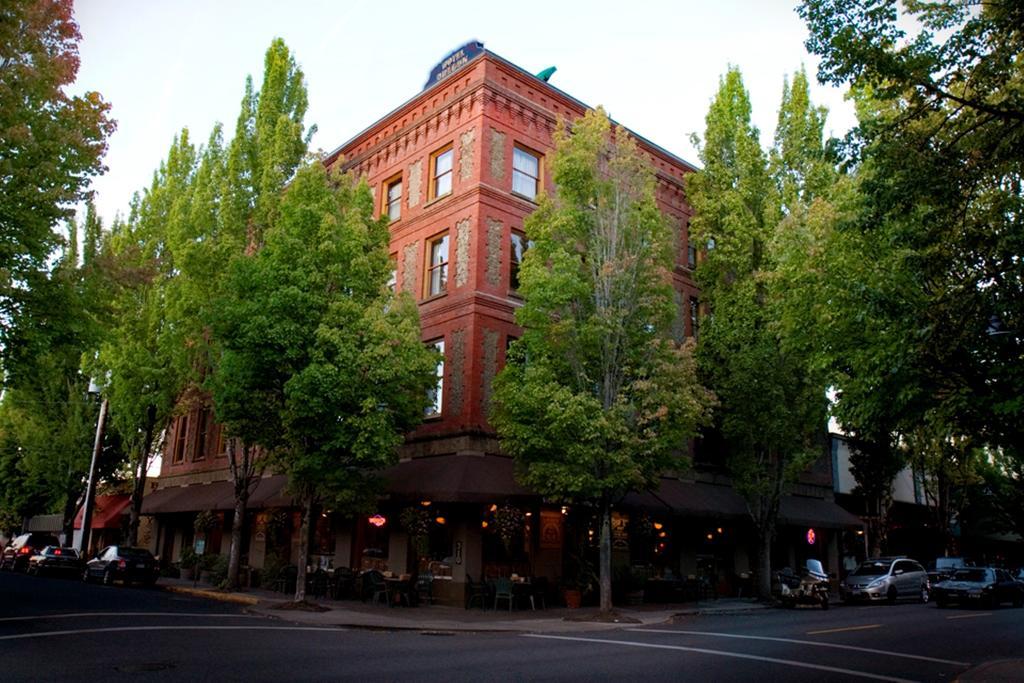 Mcmenamins Hotel Oregon McMinnville Exterior foto
